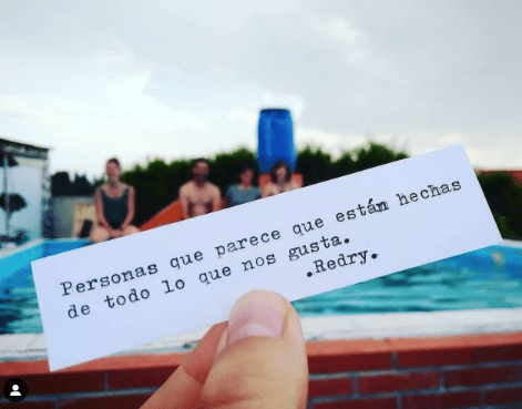 Poesia escrita en maquina de escribir con amigos